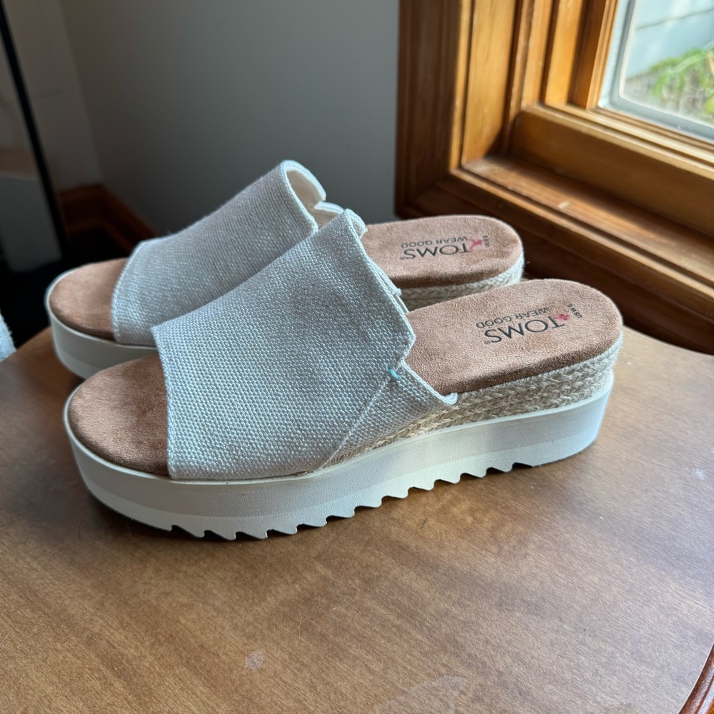 TOMS Women's Cream Diana Platform Sandals